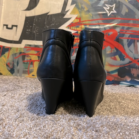 Seychelles black leather wedge bootie 9 zip - Picture 4 of 6
